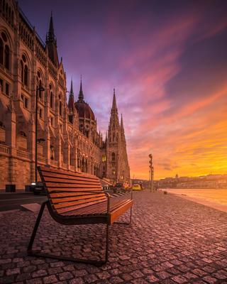 Naplemente a Parlament lábánál-stock-foto