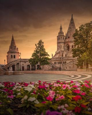 Halászbástya virágos előtérrel-stock-foto