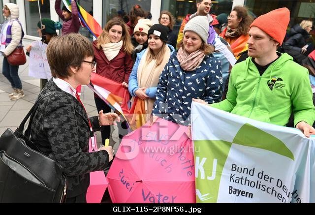 09 March 2023, Hesse, Frankfurt/Main: Beate Gilles (l), secretary general of the German Bishops' Conference, talks to young people demonstrating outside the conference center before the start of the synodal assembly. By March 11, 2023, German Catholics want to provisionally conclude their Synodal Way reform process, which has been underway since 2019. In Frankfurt, the synodal assembly is meeting for the fifth and last time for this purpose. It includes 230 people from all areas of Catholic life. However, the 67 bishops count in the first place. Photo: Arne Dedert/dpa