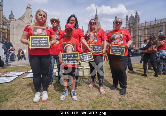 London, UK. 20 May 2025. Relatives of victims in the UK's contaminated blood scandal campaign outside Parliament demanding the government end the delays in compensation as more than 30,000 people in the UK were infected with HIV and hepatitis C after they were given contaminated blood and blood products between the 1970s and early 1990s. Credit Amer Ghazzal/Alamy Live News