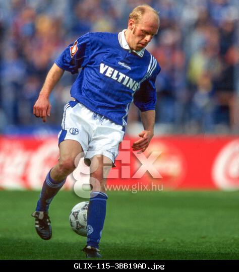 Deutschland. 13th May, 2025. firo: 11.04.1998 Football: Football: Archive photos, archive photo, archive pictures Bundesliga 1. League 30. matchday 1997/1998, 97/98 FC Schalke 04 - VfB Stuttgart 3:4 Yves Eigenrauch individual action Credit: dpa/Alamy Live News
