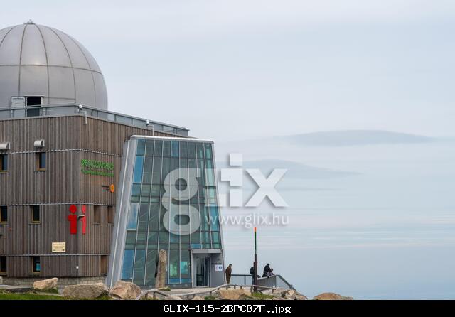Brockengipfel, Germany. 18th May, 2020. Visitors wait in front of the Brockenhaus. Credit: Klaus-Dietmar Gabbert/dpa-Zentralbild/ZB/dpa/Alamy Live News