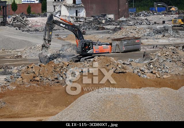Demolition and rubble recycling, stone crushing, demolition work on the former continuous rolling mill of the tube manufacturer Vallourec, where, among other things, boiler tubes were manufactured until 2023. After the closure of all German plants, the group will produce only in Brazil, on June 10, 2025, at the former Vallourec site in Muelheim an der Ruhr.