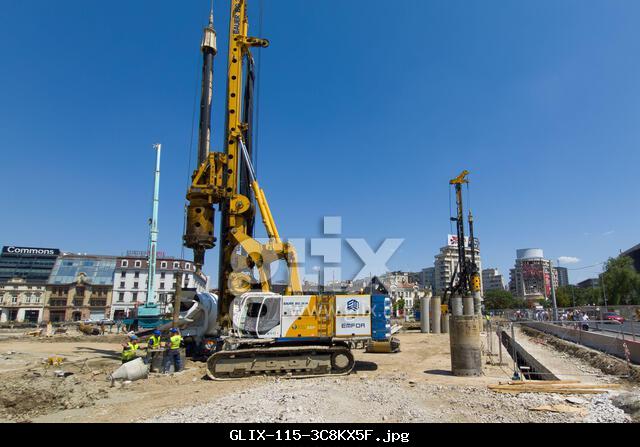 Bucharest, Romania. 4th Aug, 2025: Workers operate a drilling rig on the reconstruction site of the concrete slab covering the Dambovita River in Unirii Square. Severely degraded, the 350-meter concrete slab partly built in 1934 needed urgent repair as it supports the heaviest traffic in Bucharest. Credit: Lucian Alecu/Alamy Live News
