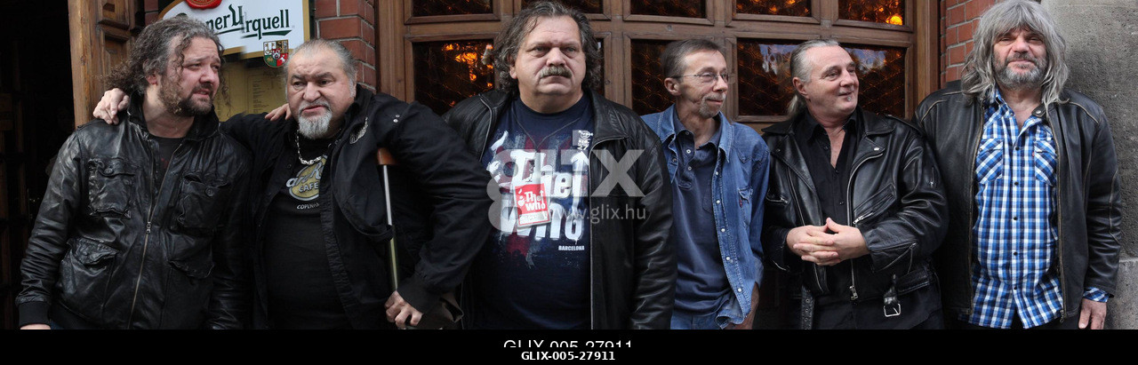 Budapest, 2010.12.02.
A Hobo Blues Band Halj meg és nagy leszel! című búcsúkoncertetjének sajtótájékoztatója.

A képen balról: Madarász Gábor és a...