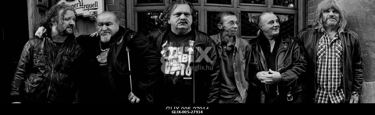 Budapest, 2010.12.02.
A Hobo Blues Band Halj meg és nagy leszel! című búcsúkoncertetjének sajtótájékoztatója.

A képen balról: Madarász Gábor és a...