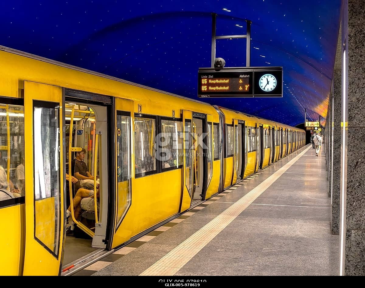Az új Museumsinsel állomás, U5-ös vonal, Berlin, Németország