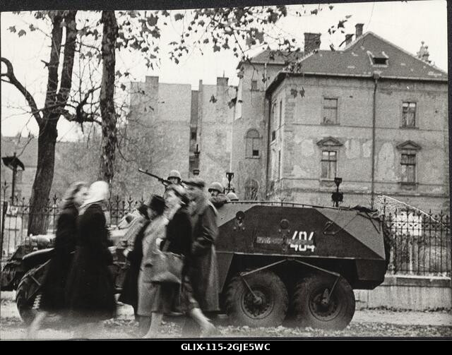 BUDAPEST 1956 Az 1956-os magyar forradalom. Katonai járművek az utcákon Fotó: Folke Hellberg / DN / TT 23-as kód