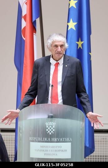 Zágráb, Horvátország. 2026. július 6. A 2025-ös fizikai Nobel-díj nyertese, John Martinis előadást tart „Komizától a kvantumkorszakig” címmel a Kül...