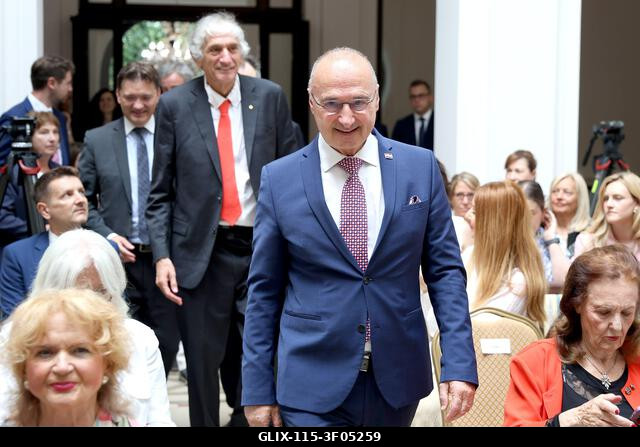 Zágráb, Horvátország. 2026. július 6. Gordan Grlic Radman horvát külügy- és Európa-ügyi miniszter a Nobel-díjas John Martinis előadása előtt a Külü...