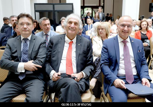Zágráb, Horvátország. 2026. július 6. John Martinis és Gordan Grlic Radman horvát külügy- és Európa-ügyi miniszter Martinis „Komizától a kvantumkor...