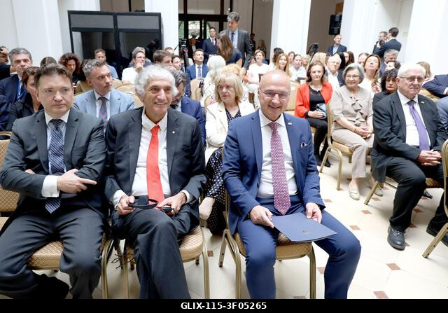 Zágráb, Horvátország. 2026. július 6. John Martinis és Gordan Grlic Radman horvát külügy- és Európa-ügyi miniszter Martinis „Komizától a kvantumkor...