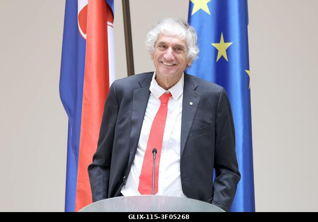 Zágráb, Horvátország. 2026. július 6. A 2025-ös fizikai Nobel-díj nyertese, John Martinis előadást tart „Komizától a kvantumkorszakig” címmel a Kül...
