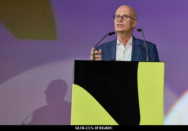 Hamburg, Németország. 2026. szeptember 24. Peter Tschentscher (SPD), Hamburg polgármestere a CinemaxX Dammtor színpadán áll a 34. Hamburgi Filmfesz...