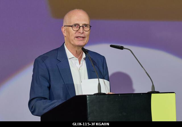 Hamburg, Németország. 2026. szeptember 24. Peter Tschentscher (SPD), Hamburg polgármestere a CinemaxX Dammtor színpadán áll a 34. Hamburgi Filmfesz...