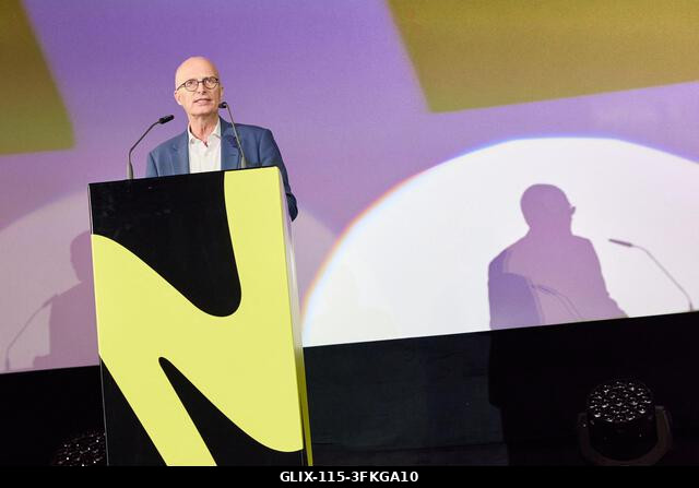 Hamburg, Németország. 2026. szeptember 24. Peter Tschentscher (SPD), Hamburg első polgármestere a CinemaxX Dammtor színpadán áll a 34. Hamburgi Fil...