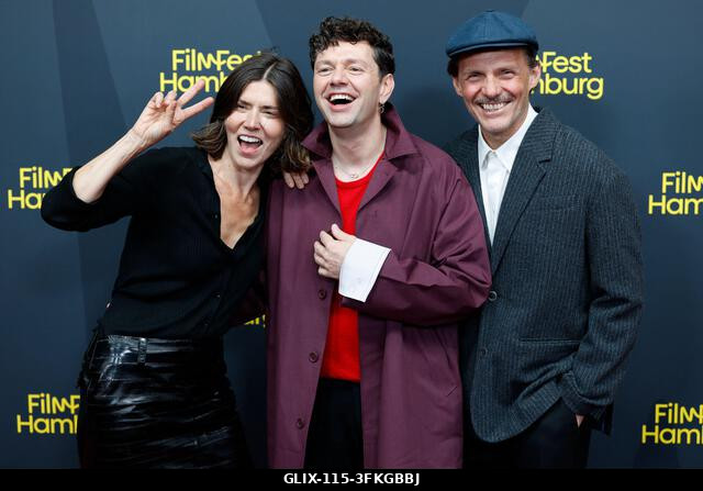 Hamburg, Németország. 2026. szeptember 24. Malgorzata Szumowska rendező (balról jobbra), Christian Friedel színész és Michal Englert rendező a Cine...