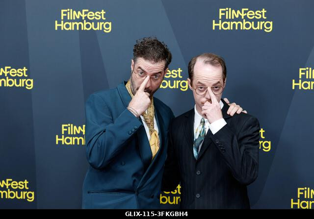Hamburg, Németország. 2026. szeptember 24. Fridolin Sandmeyer (balra) és Merlin Sandmeyer színészek a CinemaxX Dammtor vörös szőnyegén a 34. Hambur...