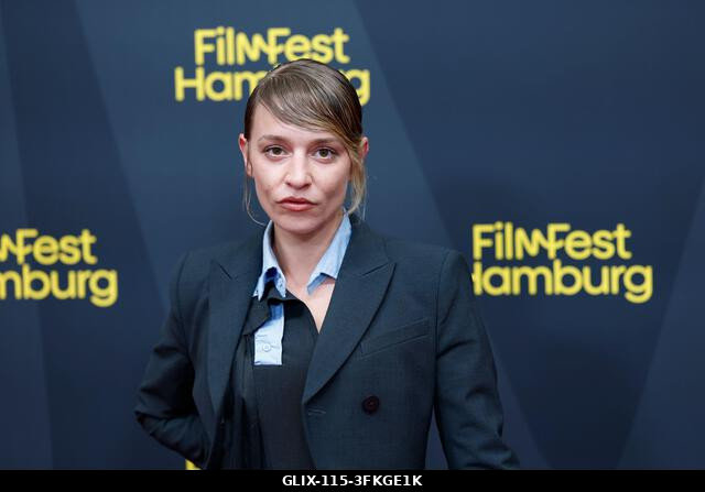 Hamburg, Németország. 2026. szeptember 24. Zarah Kofler színésznő séta a vörös szőnyegen a CinemaxX Dammtor fesztiválon a 34. Hamburgi Filmfesztivá...