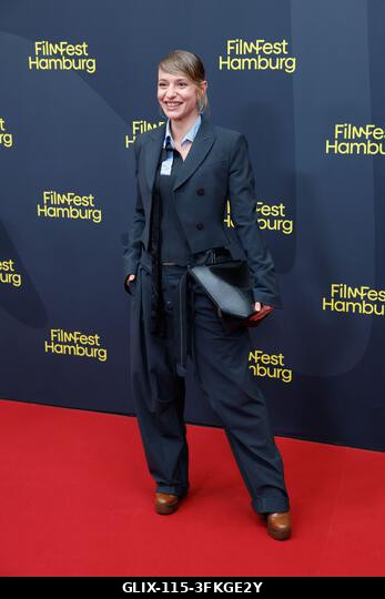 Hamburg, Németország. 2026. szeptember 24. Zarah Kofler színésznő séta a vörös szőnyegen a CinemaxX Dammtor fesztiválon a 34. Hamburgi Filmfesztivá...
