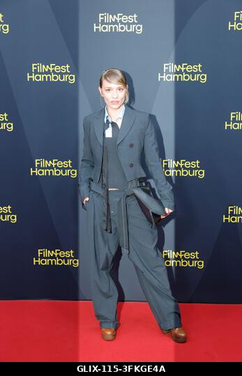 Hamburg, Németország. 2026. szeptember 24. Zarah Kofler színésznő séta a vörös szőnyegen a CinemaxX Dammtor fesztiválon a 34. Hamburgi Filmfesztivá...