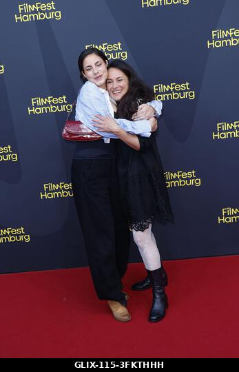 Almila Bagriacik és Idil Uener részt vesz a „Nachtschicht – Sterben verboten” premierjén 2026. szeptember 25-én a 34. filmfesztiválon Hamburgban, N...