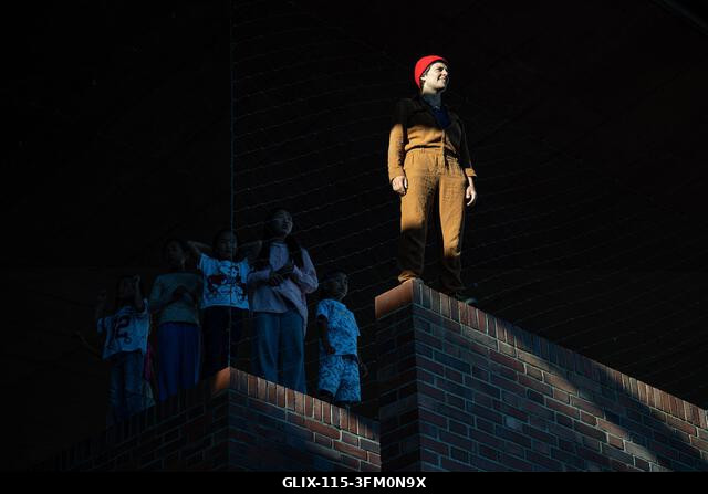 Pardubice, Csehország. 2026. szeptember 26. A Cie Pieds Perches nemzetközi társulat "Philia: A nagy ereszkedés" című akrobatikus előadását a pardub...