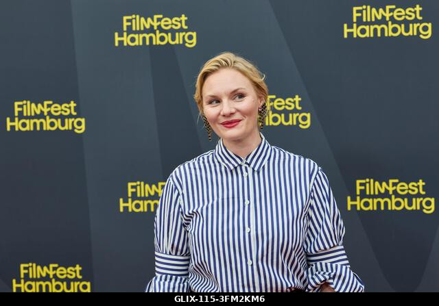 Hamburg, Németország. 2026. szeptember 26. Rosalie Thomass forgatókönyvíró és színésznő a CinemaxX Dammtor mozi előtti vörös szőnyegen áll "Lies Ab...