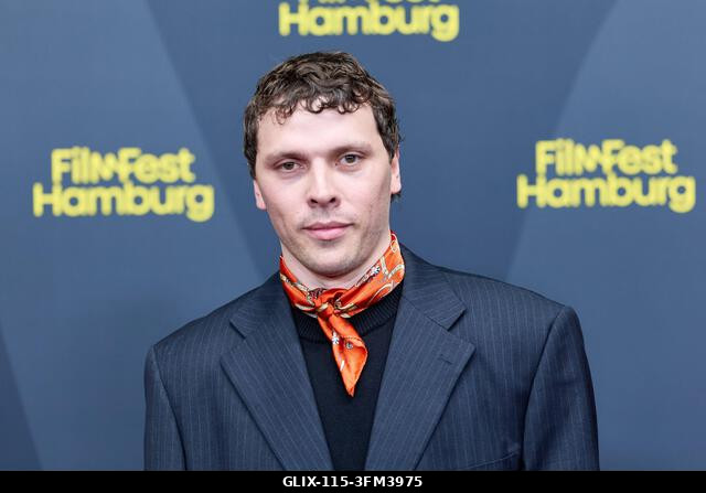 Hamburg, Németország. 2026. szeptember 26. Joshua Hupfauer színész a vörös szőnyegen a CinemaxX Dammtor mozi előtt, "A Nap gyermekei" című filmjéne...