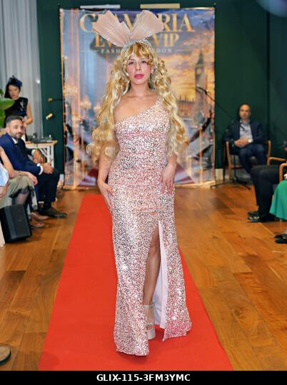 LONDON, Egyesült Királyság. 2026. szeptember 26. Exkluzív tudósítás a greenwichi Glamoria VIP Showcase rendezvényről, ahol a tehetséges kalaptervez...
