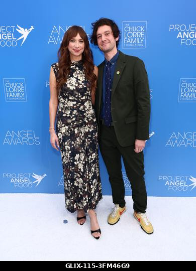 Hollywood, Egyesült Államok. 2026. szeptember 26. Lauren Lapkus és Mike Castle a Project Angel Food 2026-os Angel Awards díjátadóján, amelyet a Chu...