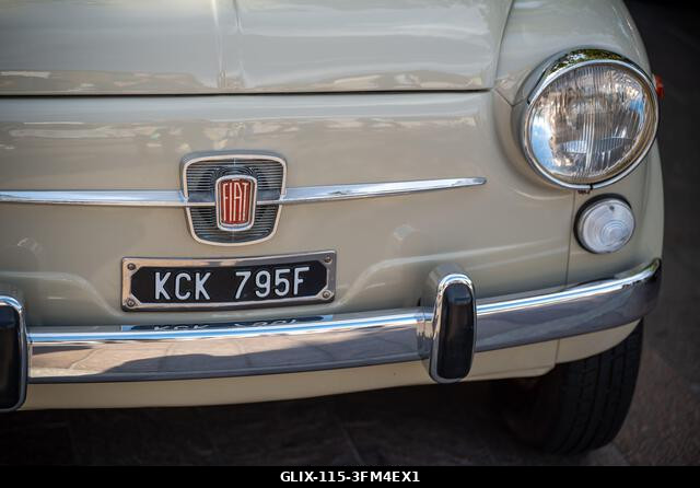 Egy veterán Fiat 500 eleje kiállítva a londoni King's Cross klasszikus autó vásárán. A King's Cross klasszikus autó vásár 11. alkalommal tért vissz...
