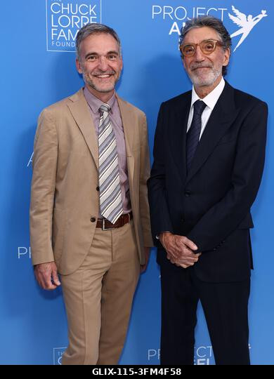 Hollywood, Egyesült Államok. 2026. szeptember 26. Steve Holland és Chuck Lorre a Project Angel Food 2026-os Angel Awards díjátadóján, amelyet a Chu...