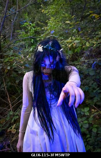Alton, Egyesült Királyság. 2026. szeptember 26. A Scarefest megnyitó estéje az Alton Towersben, ahol ijesztő labirintus karakterek, előadók és a ha...