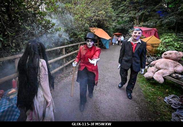 Alton, Egyesült Királyság. 2026. szeptember 26. A Scarefest megnyitó estéje az Alton Towersben, ahol ijesztő labirintus karakterek, előadók és a ha...