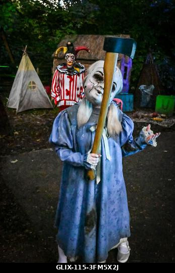 Alton, Egyesült Királyság. 2026. szeptember 26. A Scarefest megnyitó estéje az Alton Towersben, ahol ijesztő labirintus karakterek, előadók és a ha...