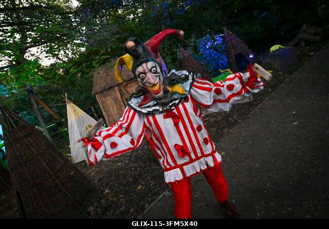 Alton, Egyesült Királyság. 2026. szeptember 26. A Scarefest megnyitó estéje az Alton Towersben, ahol ijesztő labirintus karakterek, előadók és a ha...