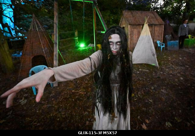 Alton, Egyesült Királyság. 2026. szeptember 26. A Scarefest megnyitó estéje az Alton Towersben, ahol ijesztő labirintus karakterek, előadók és a ha...