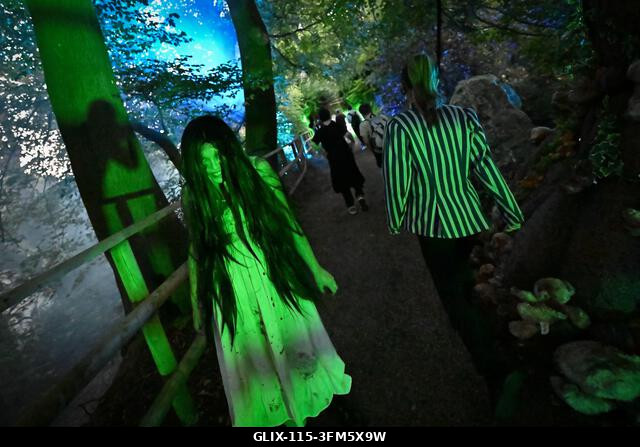 Alton, Egyesült Királyság. 2026. szeptember 26. A Scarefest megnyitó estéje az Alton Towersben, ahol ijesztő labirintus karakterek, előadók és a ha...