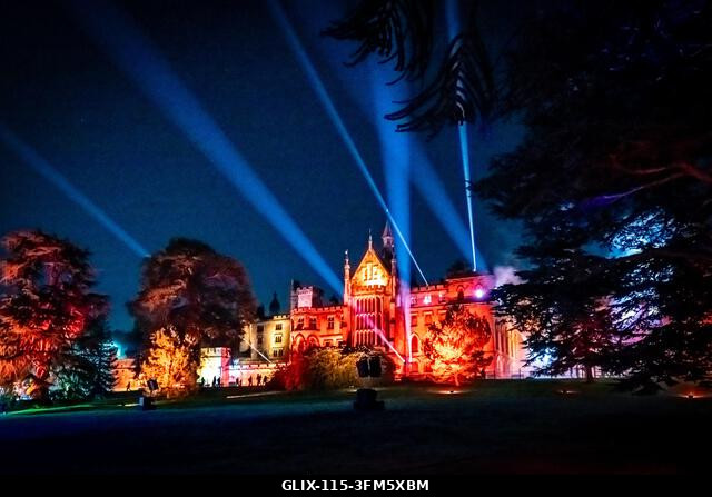 Alton, Egyesült Királyság. 2026. szeptember 26. A Scarefest megnyitó estéje az Alton Towersben, ahol ijesztő labirintus karakterek, előadók és a ha...