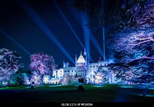Alton, Egyesült Királyság. 2026. szeptember 26. A Scarefest megnyitó estéje az Alton Towersben, ahol ijesztő labirintus karakterek, előadók és a ha...