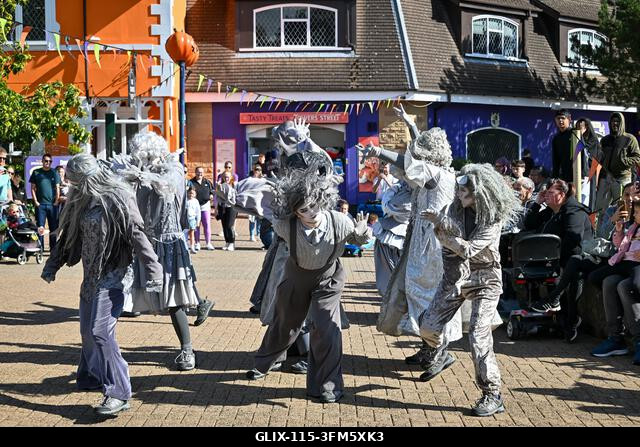 Alton, Egyesült Királyság. 2026. szeptember 26. A Scarefest megnyitó estéje az Alton Towersben, ahol ijesztő labirintus karakterek, előadók és a ha...
