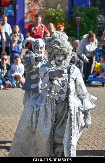 Alton, Egyesült Királyság. 2026. szeptember 26. A Scarefest megnyitó estéje az Alton Towersben, ahol ijesztő labirintus karakterek, előadók és a ha...
