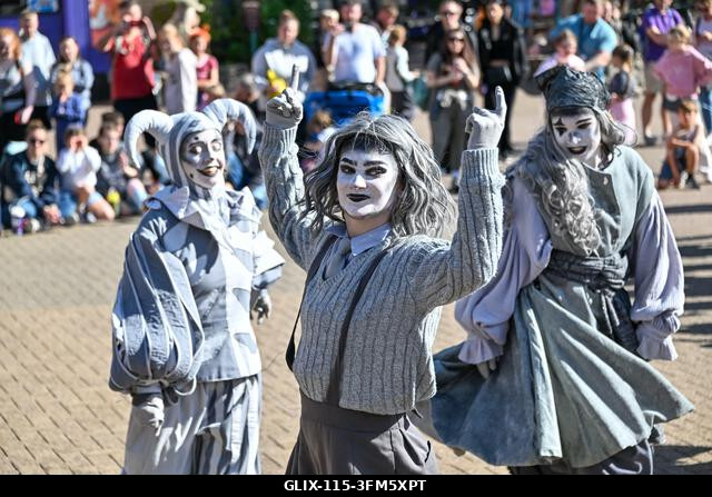 Alton, Egyesült Királyság. 2026. szeptember 26. A Scarefest megnyitó estéje az Alton Towersben, ahol ijesztő labirintus karakterek, előadók és a ha...
