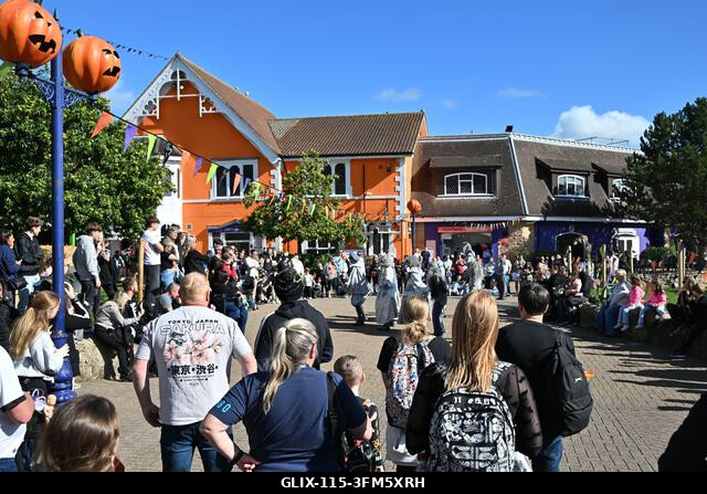 Alton, Egyesült Királyság. 2026. szeptember 26. A Scarefest megnyitó estéje az Alton Towersben, ahol ijesztő labirintus karakterek, előadók és a ha...