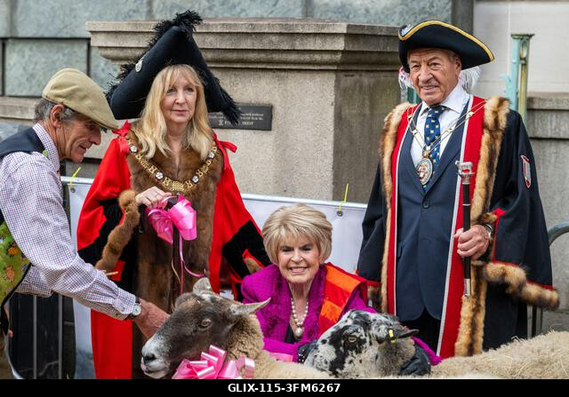 London, Egyesült Királyság. 2026. szeptember 27. Gloria Hunniford televíziós és rádiós műsorvezető, London polgármestere, Dame Susan Langley és Lon...