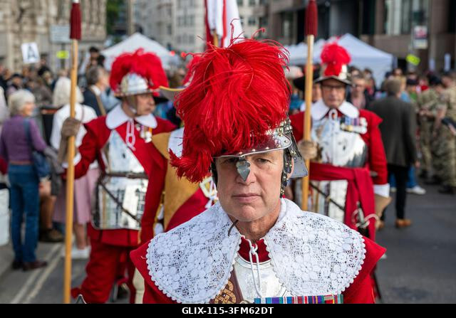 London, Egyesült Királyság. 2026. szeptember 27. A HAC tiszteletreméltó pikemen és muskétás századának tagjai az éves juhhajtáson a Southwark hídon...
