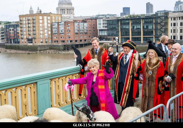 London, Egyesült Királyság. 2026. szeptember 27. Gloria Hunniford televíziós és rádiós műsorvezető, London polgármestere, Dame Susan Langley és Lon...