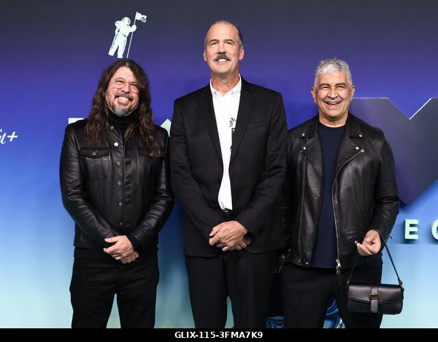 Los Angeles, Egyesült Államok. 2026. szeptember 27. Dave Grohl, Krist Novoselic és Pat Smear (Nirvana) a 2026-os MTV Video Music Awards díjátadón,...
