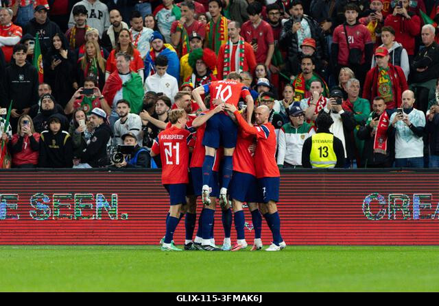 Oslo, Norvégia. 2026. szeptember 27. OSLO, NORVÉGIA - SZEPTEMBER 27.: Norvégia játékosai ünnepelnek a gól után az UEFA Nemzetek Ligája Norvégia-Por...